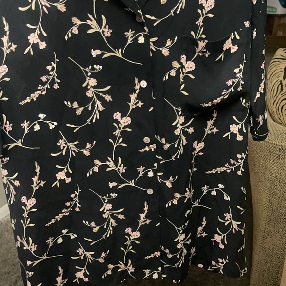 Liz Claiborne Collection Short Sleeve Black & Blush Floral Print Blouse - Picture 7 of 7